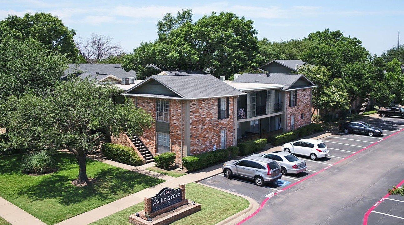 Lockwood Heights in Richardson, TX - Foto de edificio
