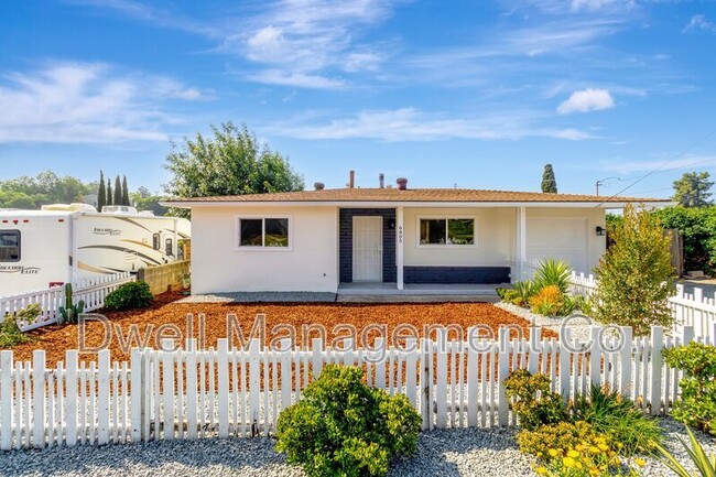 6805 Alamo Way in La Mesa, CA - Building Photo - Building Photo