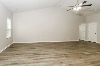 2521 Meadow Crossing Dr in Dallas, NC - Building Photo - Building Photo