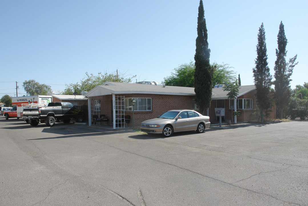 2538 E Glenn St in Tucson, AZ - Foto de edificio