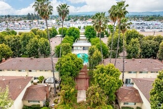 Vista Valle Townhomes in Claremont, CA - Building Photo - Building Photo