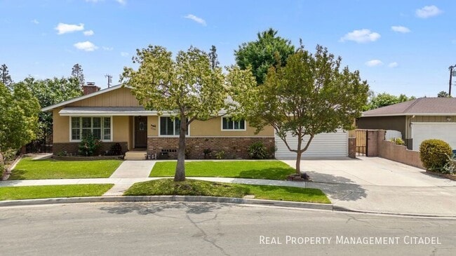 2260 E Standish Ave in Anaheim, CA - Building Photo - Building Photo