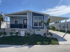 980 E Nogoya Ave in Venice, FL - Building Photo