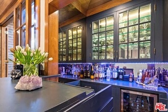 9311 Burton Wy in Beverly Hills, CA - Building Photo - Building Photo