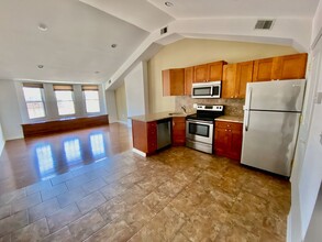825 S 13th St-Unit -3rd Flr in Philadelphia, PA - Building Photo - Building Photo