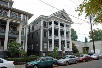 Historic Portland Apartments in Portland, OR - Foto de edificio - Building Photo