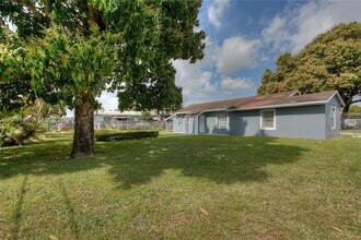 3001 NW 102nd St in Miami, FL - Building Photo - Building Photo