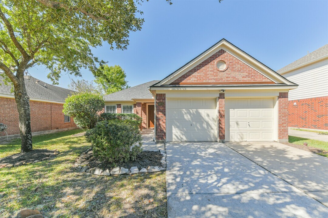 26845 Iron Manor Ln in Humble, TX - Foto de edificio