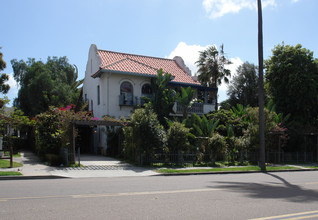 2557 C St in San Diego, CA - Foto de edificio - Building Photo