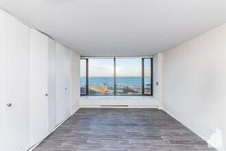 5455 N Sheridan Rd, Unit 3310 in Chicago, IL - Building Photo - Building Photo