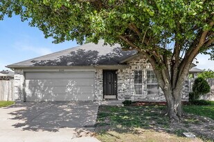 8500 Cove Meadow Ln in Fort Worth, TX - Building Photo