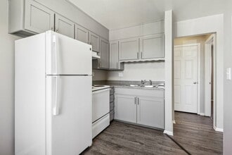 Autumn Lane Apartments in Colorado Springs, CO - Building Photo - Building Photo