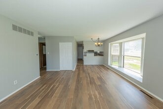 18049 Crownhill Dr, Unit A in South Bend, IN - Building Photo - Building Photo