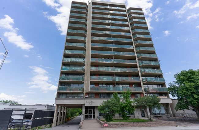 property at 5949-5949 Yonge St