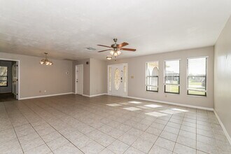 1705 SE 8th Terrace in Cape Coral, FL - Foto de edificio - Building Photo
