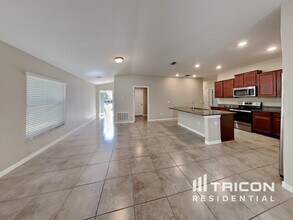 10242 Strawberry Tetra Dr in Riverview, FL - Building Photo - Building Photo