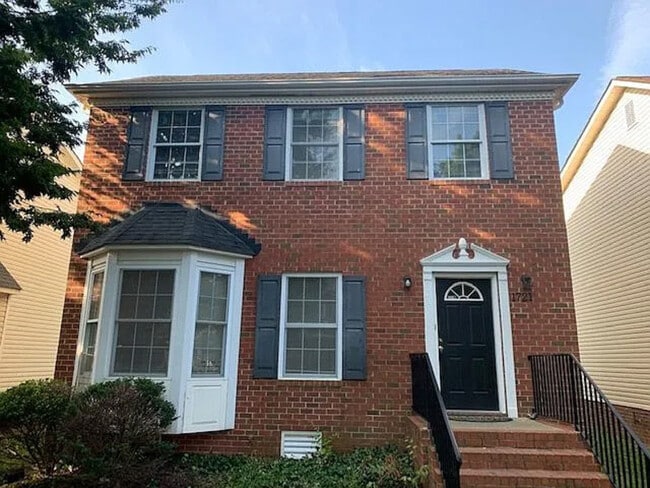 property at 1721 Lakeview Ave
