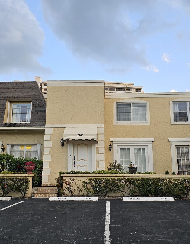 2206 NE 7th St in Hallandale Beach, FL - Building Photo - Building Photo