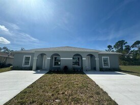 726 Bobcat Ct in Poinciana, FL - Building Photo