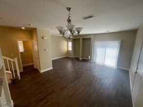 137 Coronation Ave in Las Vegas, NV - Building Photo - Building Photo