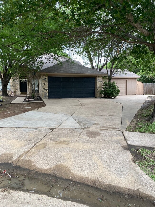 property at 5203 Sutton Ct