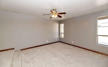 15620 North 8th St in Phoenix, AZ - Foto de edificio - Building Photo