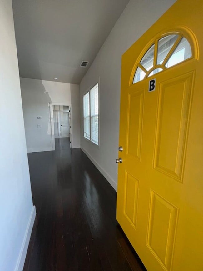 826 Isabella St in Oakland, CA - Building Photo - Building Photo