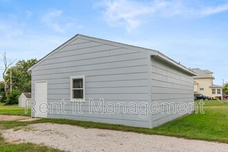 2250 Florence Blvd in Omaha, NE - Building Photo - Building Photo