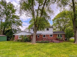 126 Orchardale Dr in Rochester Hills, MI - Building Photo - Building Photo