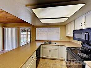 927 W Kiva Ave in Mesa, AZ - Foto de edificio - Building Photo