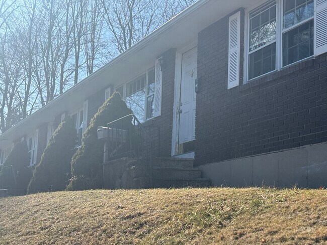 19 Elm Hill Dr in Wallingford, CT - Building Photo - Building Photo