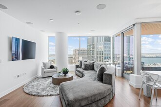 888 W E St in San Diego, CA - Foto de edificio - Building Photo