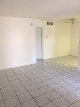 321 NE 1st Ct-Unit -106,113,114,115, in Hallandale Beach, FL - Building Photo - Building Photo