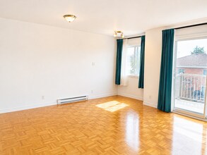 4290 Des Sources Boul in Dollard-des-Ormeaux, QC - Building Photo - Building Photo