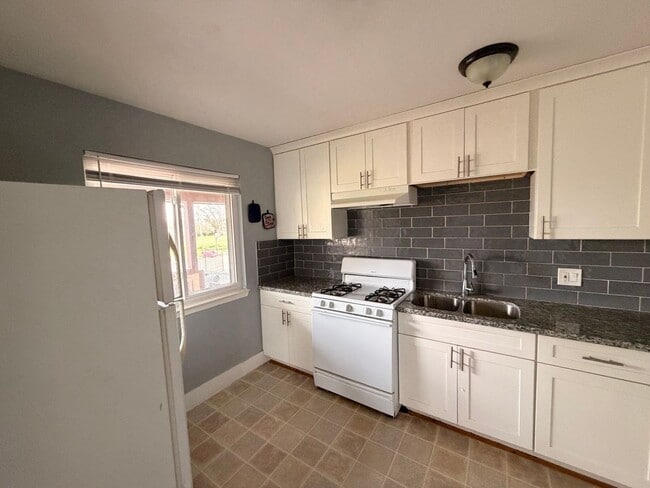 1298 W Capitol Ave in Sacramento, CA - Foto de edificio - Building Photo