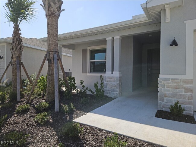 20465 Copperhead Dr in Lehigh Acres, FL - Building Photo - Building Photo