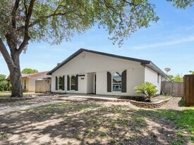 1824 Arundel Dr in Carrollton, TX - Building Photo
