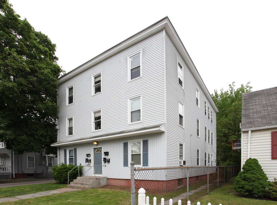 39 Woodbridge Ave in East Hartford, CT - Building Photo