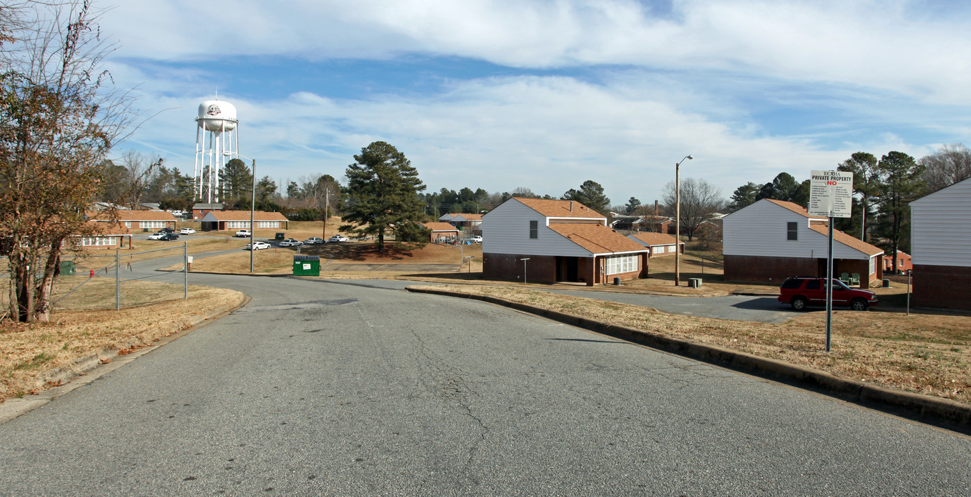 500-560 N Church St in Clayton, NC - Building Photo