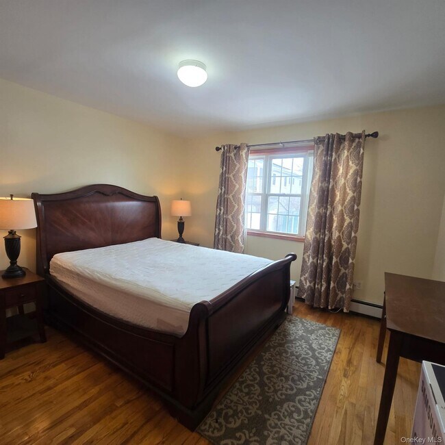 238-12 148th Dr in Queens, NY - Building Photo - Building Photo