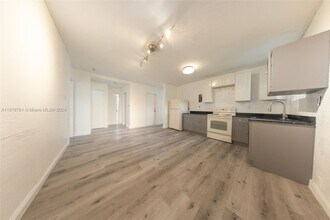 35 NE 59th St-Unit -2 in Miami, FL - Building Photo - Building Photo