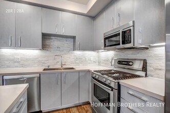 1168 S Barrington Ave in Los Angeles, CA - Foto de edificio - Building Photo