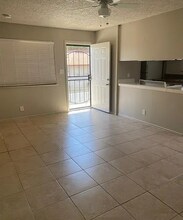 2749 W Fairmont Ave, Unit APT 204 in Fresno, CA - Building Photo - Building Photo