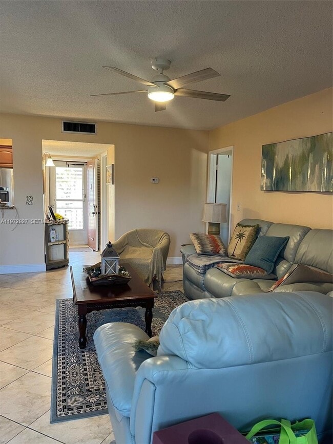 752 Lori Dr in Palm Springs, FL - Building Photo - Building Photo