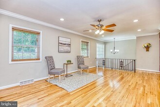 402 Holloway Ct NE in Vienna, VA - Building Photo - Building Photo