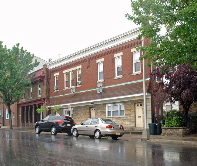 273 Paterson Ave in East Rutherford, NJ - Building Photo - Building Photo