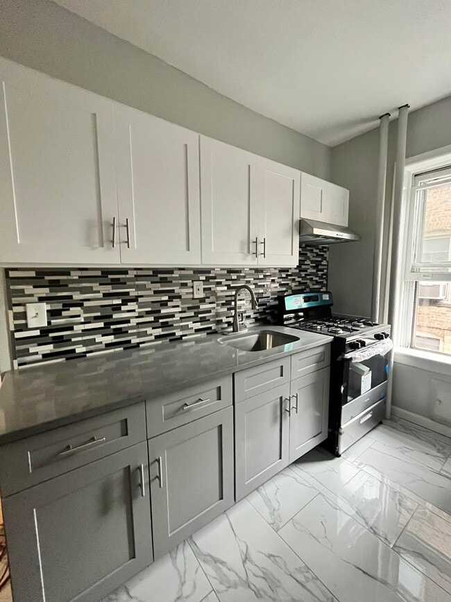 35 Sherman Pl, Unit 102