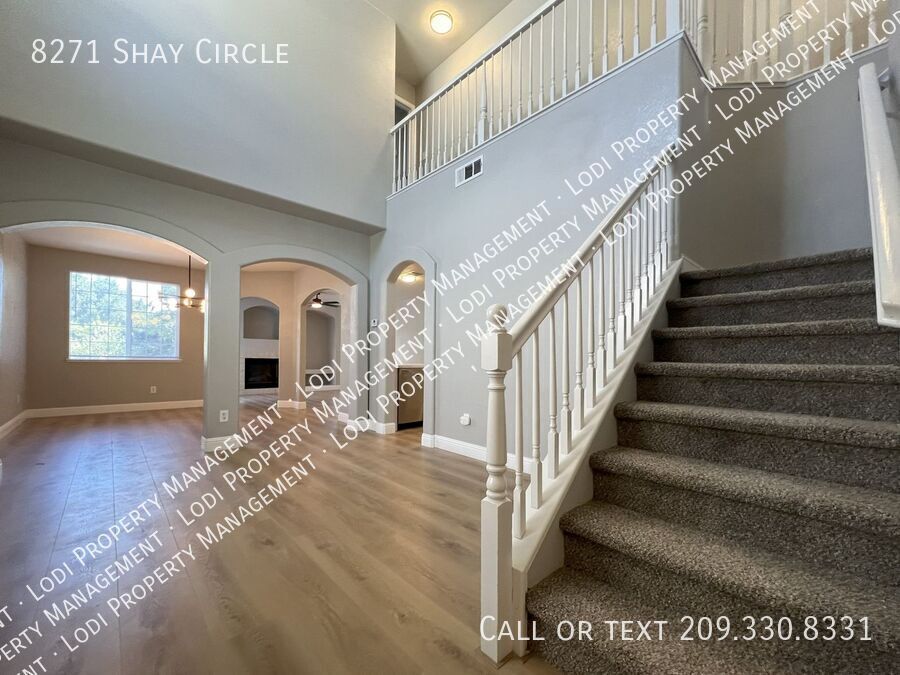 8271 Shay Cir in Stockton, CA - Foto de edificio
