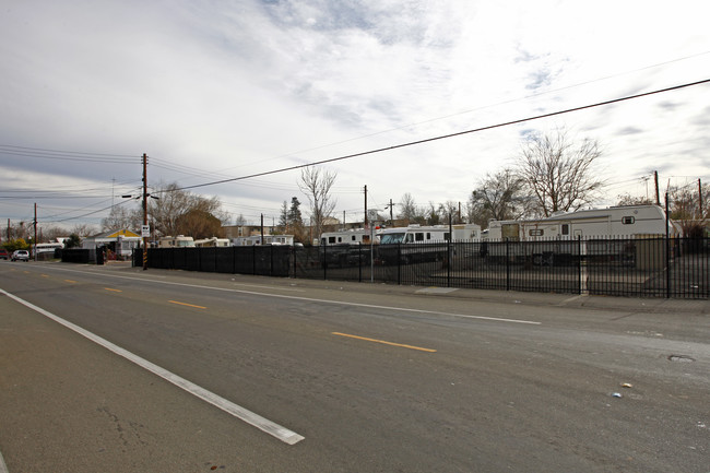 Riviera Mobile Home Park in Sacramento, CA - Foto de edificio - Building Photo