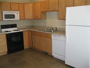 110 Creekside Drive, Apt. B, Unit D in Franklin, KY - Building Photo - Building Photo